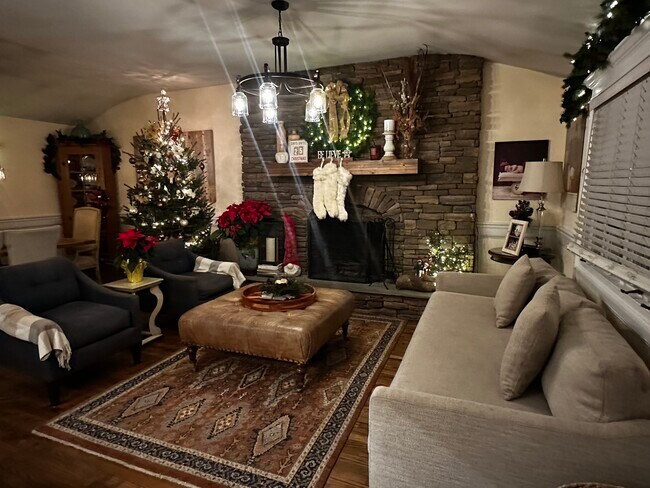 Building Photo - 4 Galaxie Ln