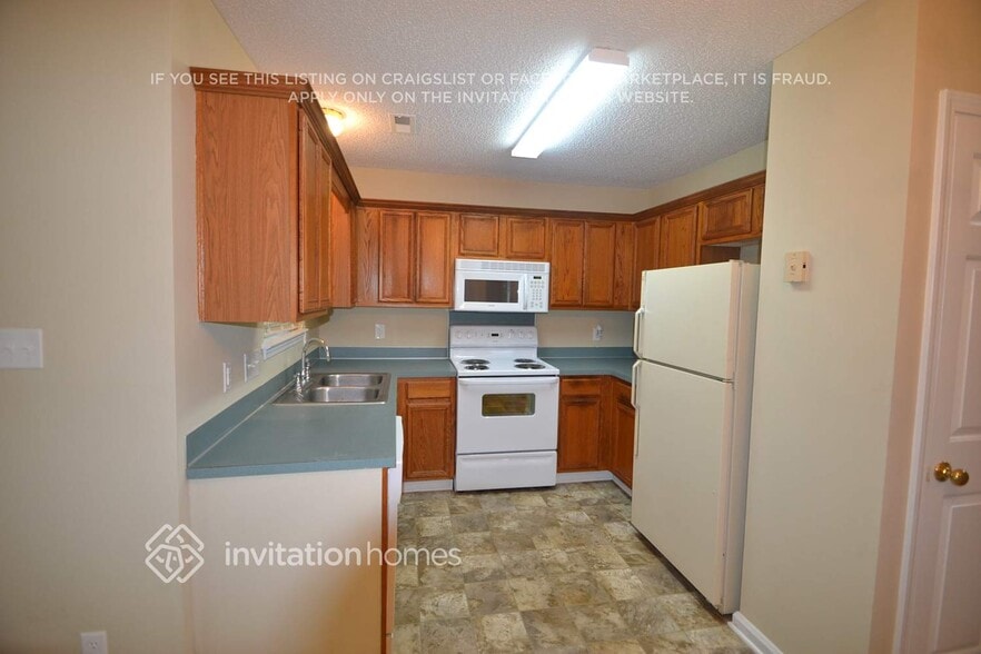 Building Photo - 10426 Northwoods Forest Dr