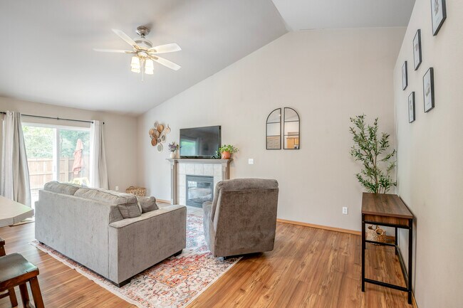 Building Photo - 15815 Yelm Terra Way SE