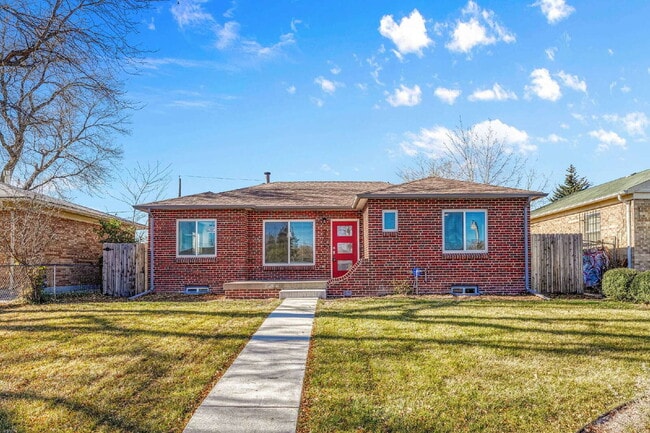 Building Photo - $3,695.00, $300 OFF First Months' Rent - 4 Bedroom, 3 Bath, Single Family Home in Denver with Fin...