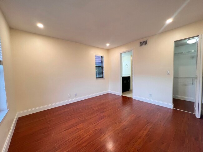 Building Photo - 21911 Lake Forest Cir