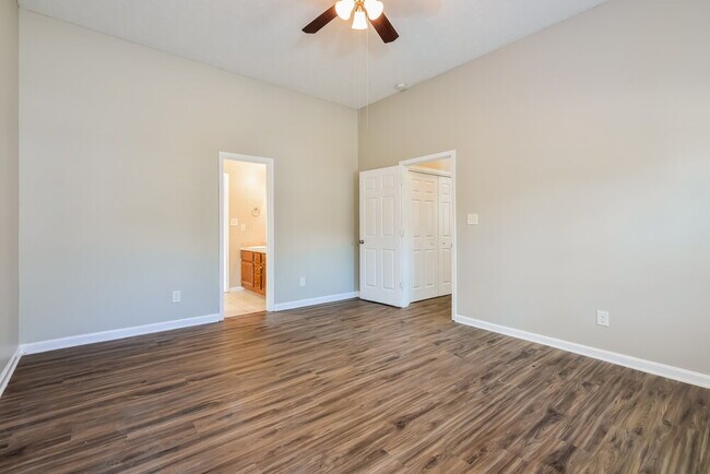 Building Photo - 3443 Oaktree Way