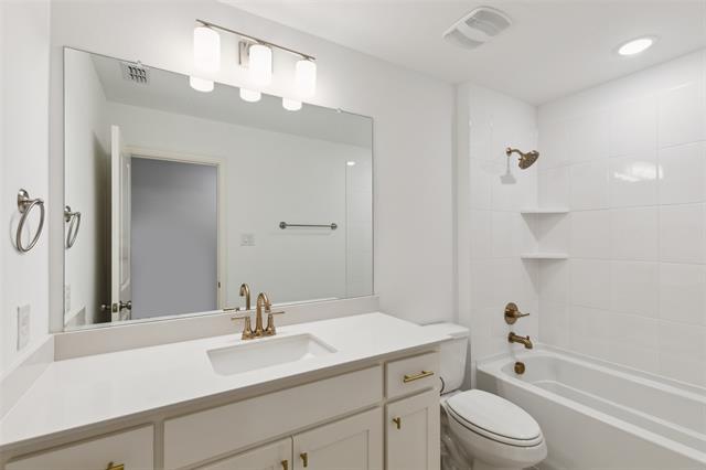 Building Photo - 7046 Granbury Ln