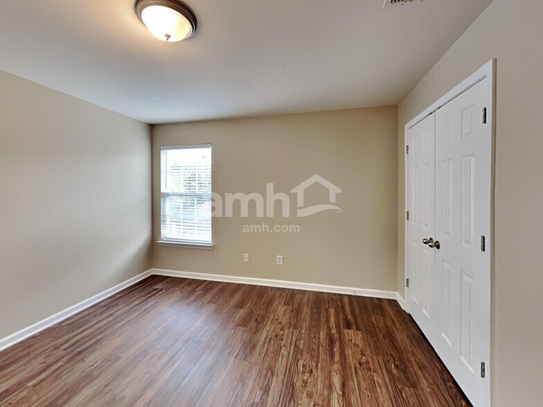 Building Photo - 7472 Riverland Dr
