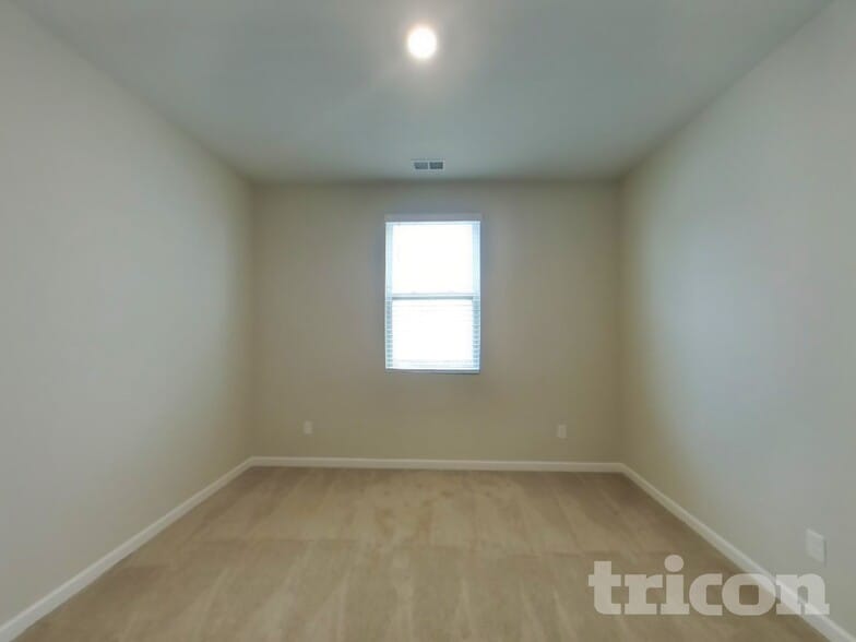 Building Photo - 4050 Beach Wy