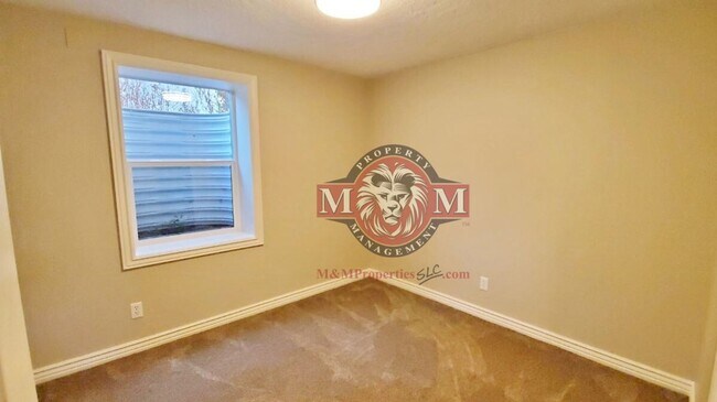 Building Photo - 5 Bd 3 Ba Remodeled Home in Midvale