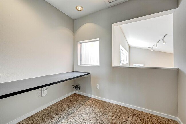 Building Photo - 6925 Yellowstone Way Dr