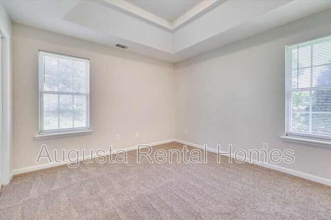 Building Photo - 2811 Bennington Dr