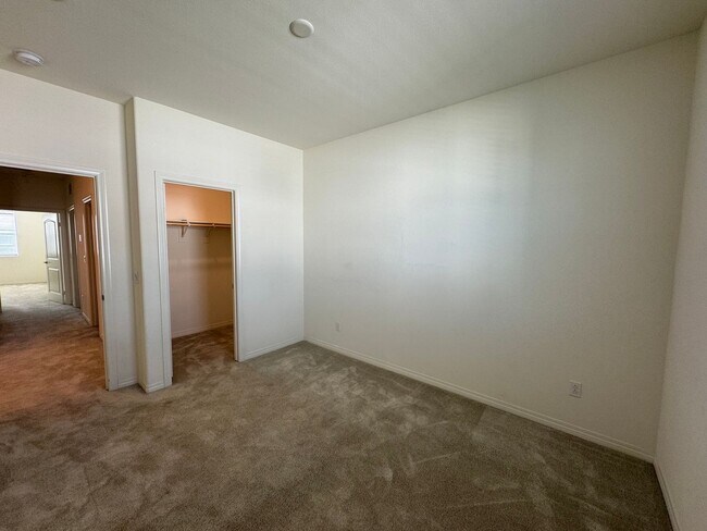 Building Photo - Beautiful 3Bd/2.5Ba Home in Gated Prado Co...