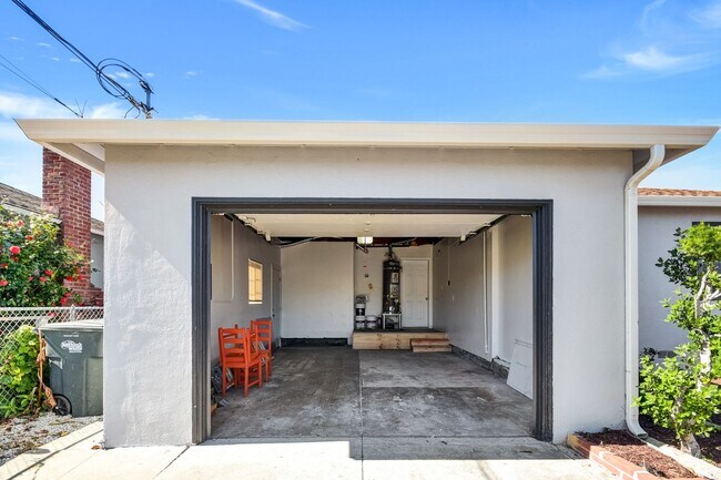 Building Photo - Beautifully Remodeled 3 Bedroom Home Near Stanford & Major Tech Campuses!