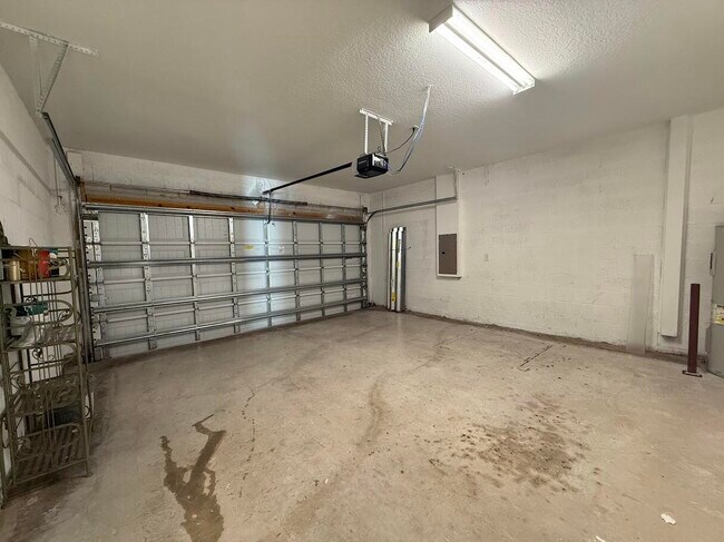 Building Photo - 5234 Oakland Lake Cir