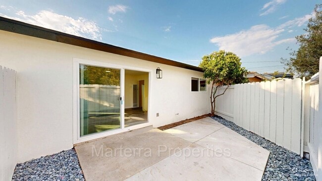 Building Photo - 286 Costa Mesa St