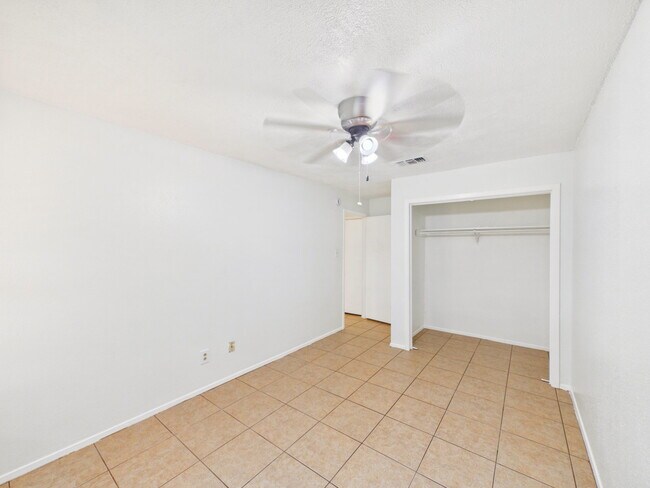 Building Photo - 11121 N Dowling Rd