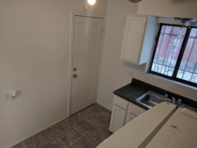 Building Photo - 3909 Vest Ave