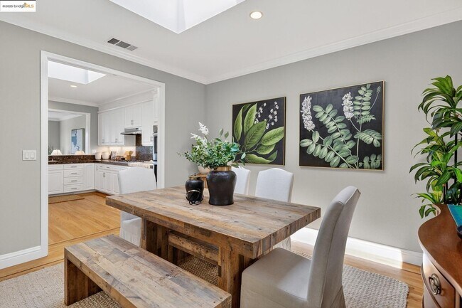 Building Photo - Four Bedroom Home with Panoramic Views