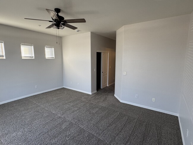 Large master bedroom - 3440 N 38th St