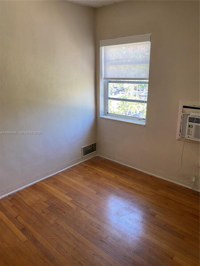 Building Photo - 40 Almeria Ave