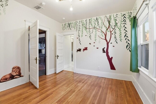 Building Photo - 1610 W 36th Pl