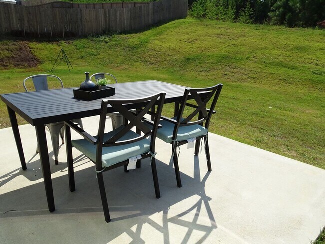 Building Photo - Beautiful Home in Lexington Hill 4 Bedrooms 2.5 Baths