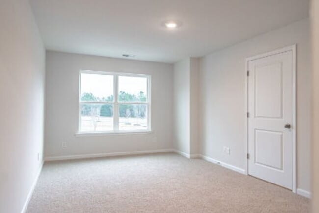 Building Photo - 205 Maddox Dr