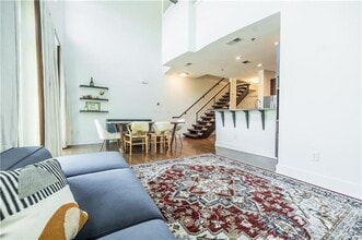 Building Photo - 1221 Caroline St NE