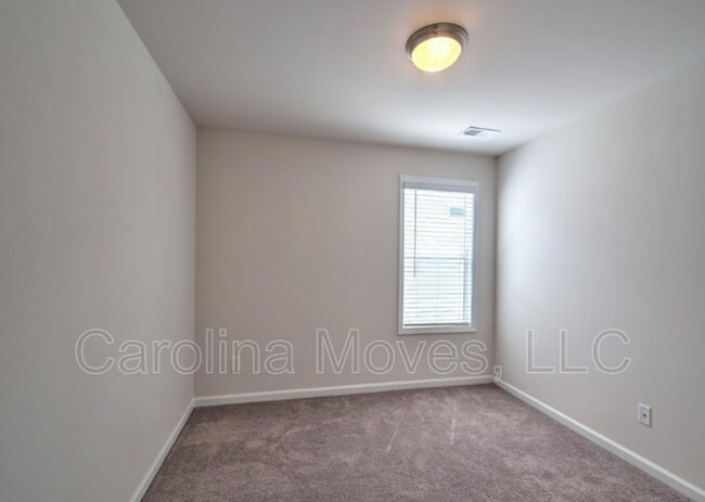 Building Photo - 904 Bryden Ln