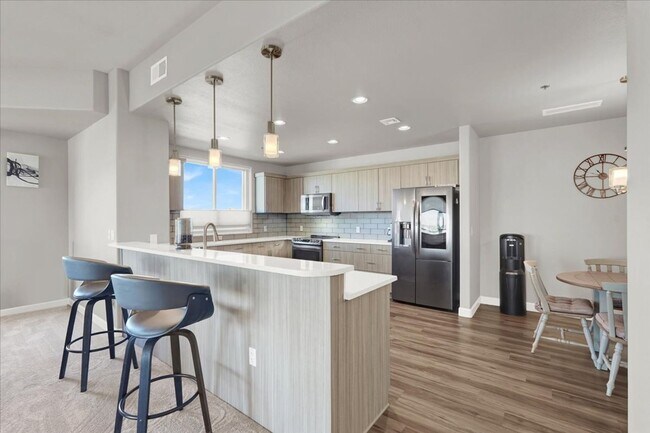 Building Photo - High Rise Condo in One Las Vegas- 4 bedrooms, 3.5 Baths- 2872 Sq. Feet