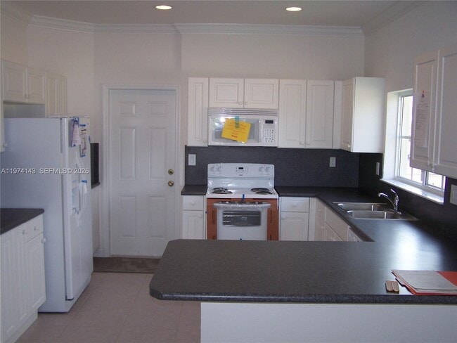 Building Photo - 656 SE 30th Terrace