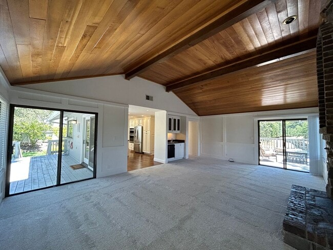 Building Photo - Must See Spacious Alamo 4BR Home with Remo...