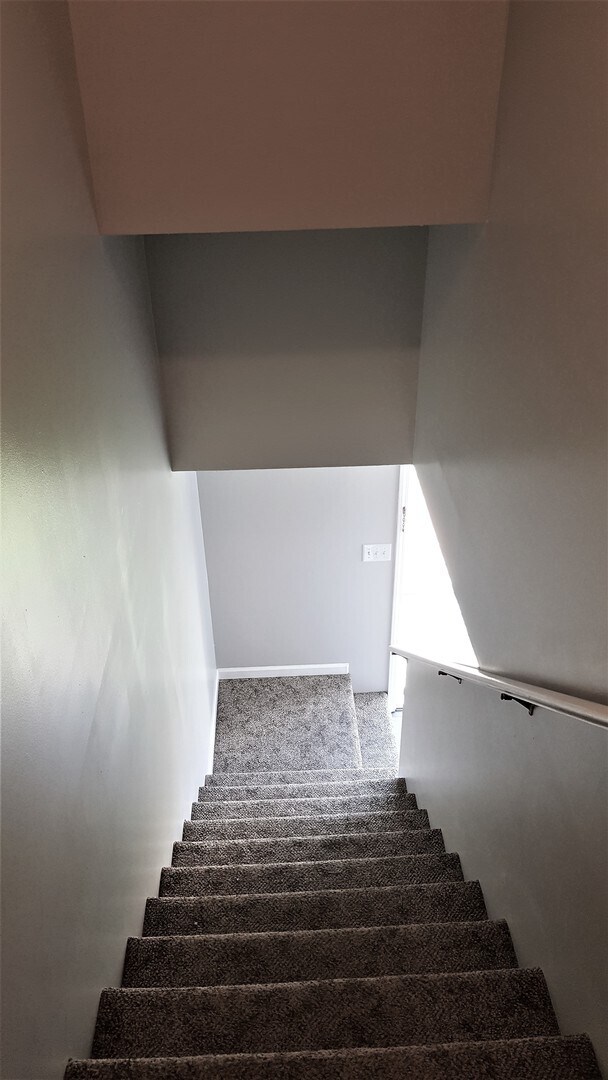 Building Photo - 8 - Hamilton Place