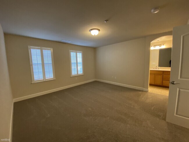 Building Photo - 2 br, 2.5 bath Townhome - 1714 Hillebrant ...