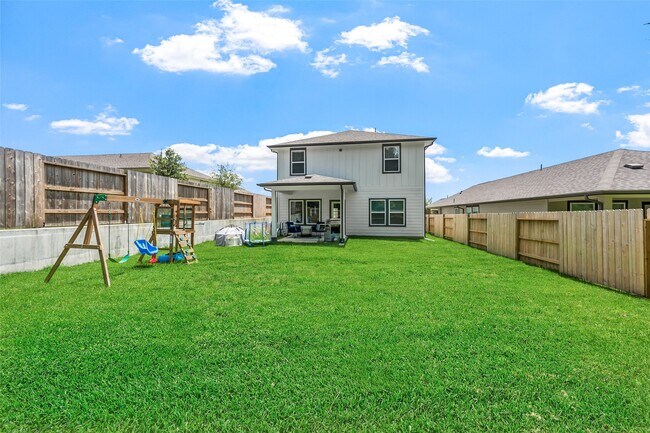 Building Photo - 18757 Timber Gln Dr