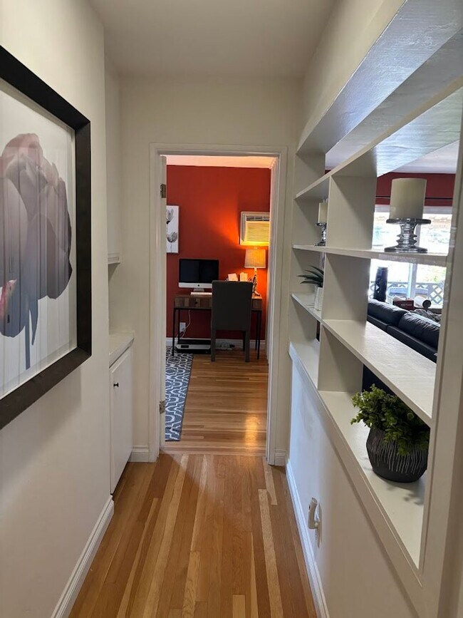 Building Photo - Fully Furnished 2 Bed / 1 Bath Condo Near Downtown La Mesa