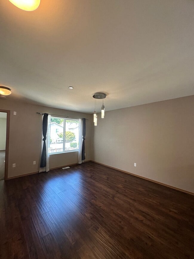 Building Photo - 1449 Burnside Pl