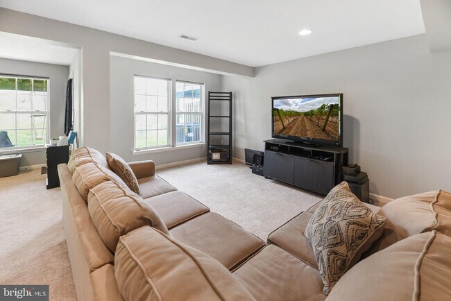 Building Photo - 158 Maloney Terrace