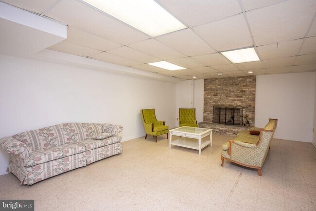 Building Photo - 9700 Grenadier Ct