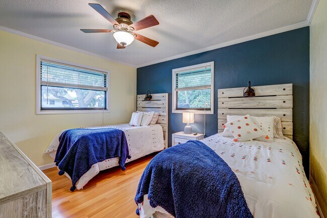 Building Photo - 2239 Wells Ave