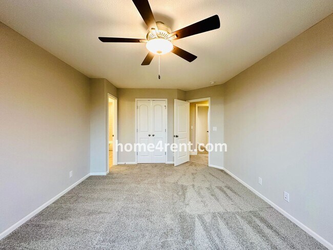 Building Photo - Nearly New Luxury Home in Blue Valley Schools!