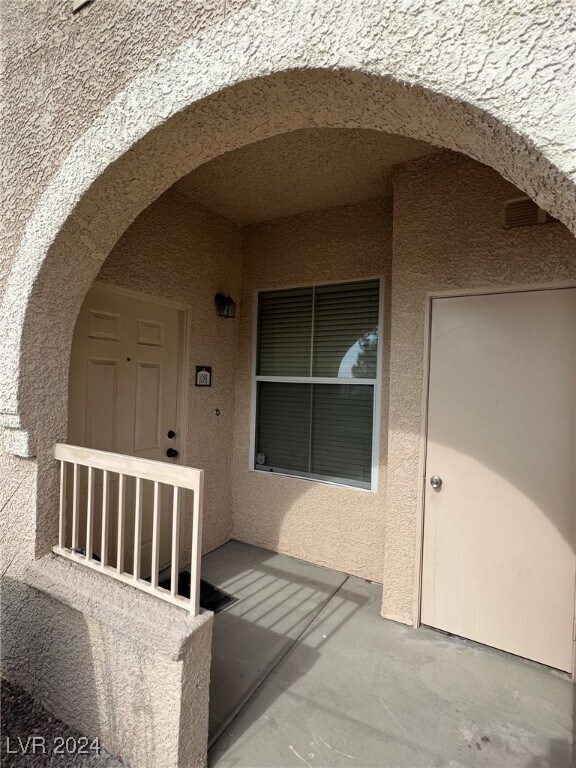 Building Photo - 10550 W Alexander Rd