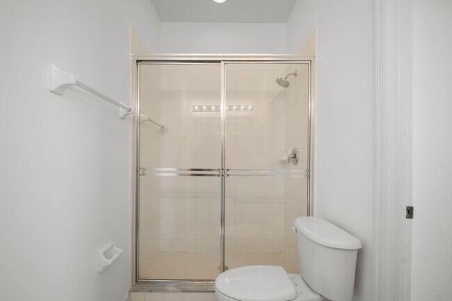 Building Photo - Beautiful 3-bedroom, 2-bathroom in Gated c...