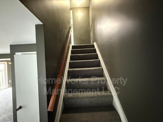 Building Photo - 554 West Ct