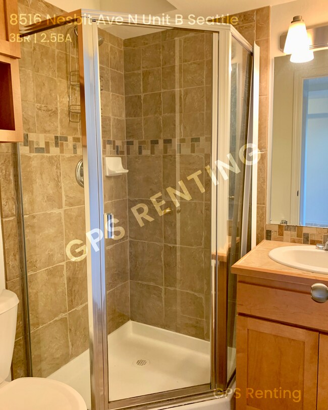 Building Photo - Beautiful N. Seattle 3 story townhouse wit...