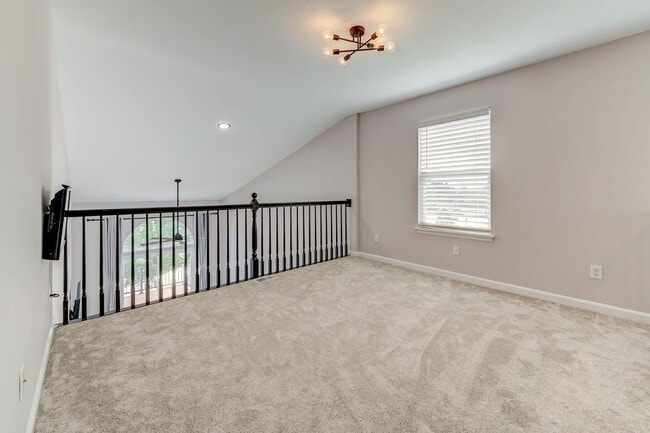 Building Photo - Gorgeous Updated 3 Bed 3 Bath Home Garage