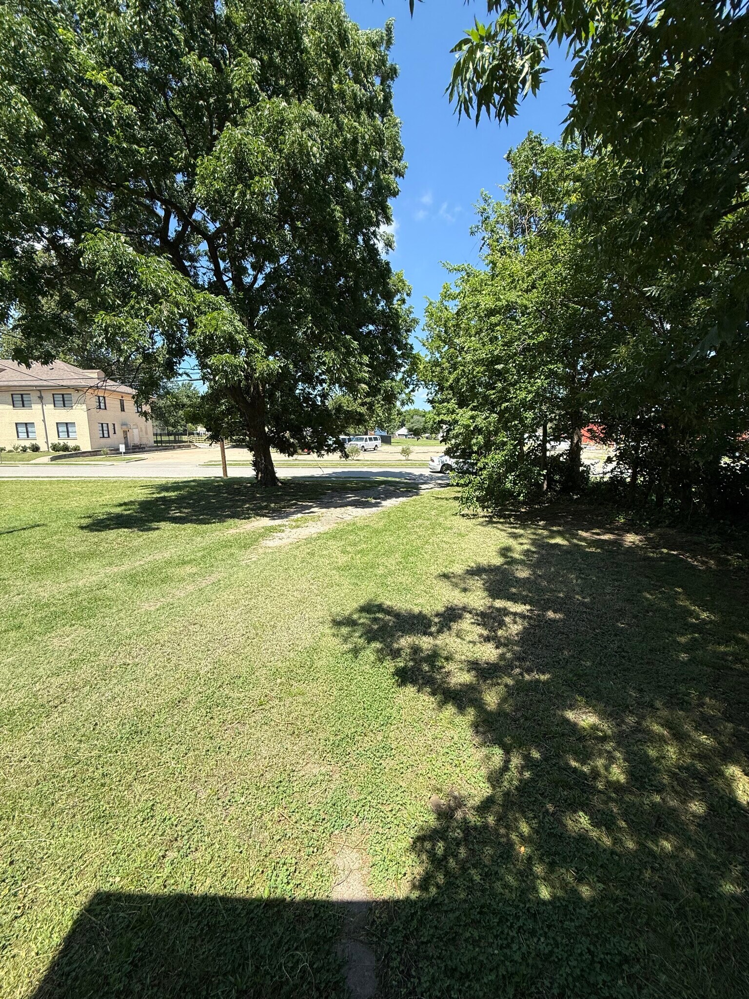 Building Photo - 706 S Saint Louis Ave