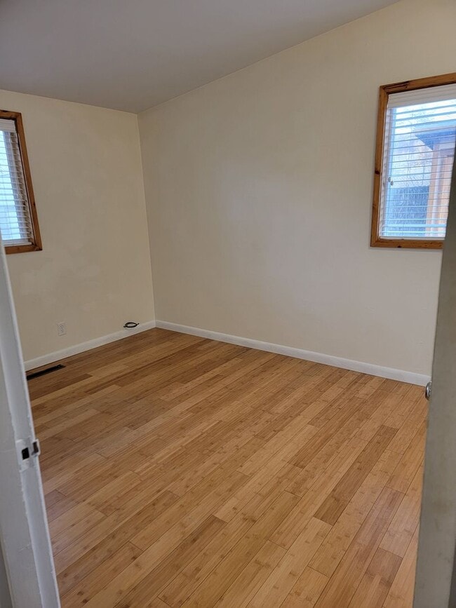 Building Photo - UTILITIES INCLUDED