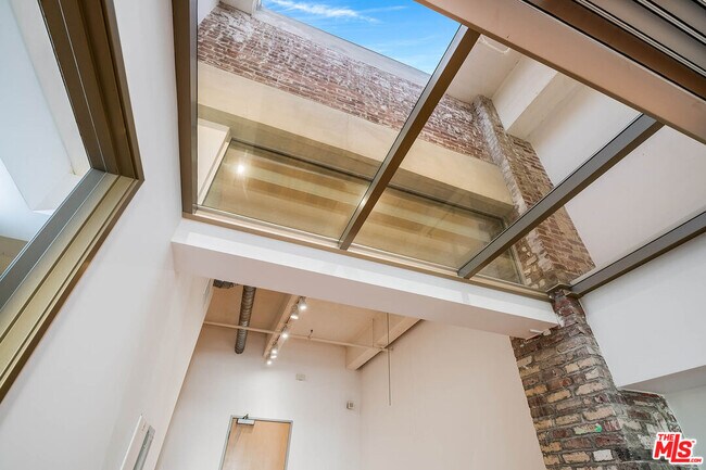 Building Photo - 1850 Industrial St