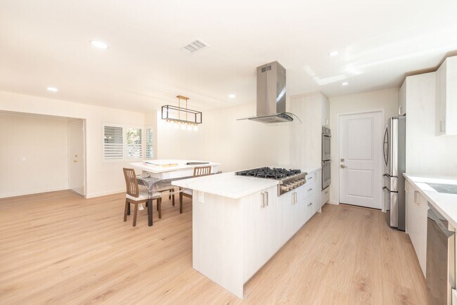 Building Photo - Completely Renovated 4 Bed / 3 Bath Home for Rent in Prime Tustin