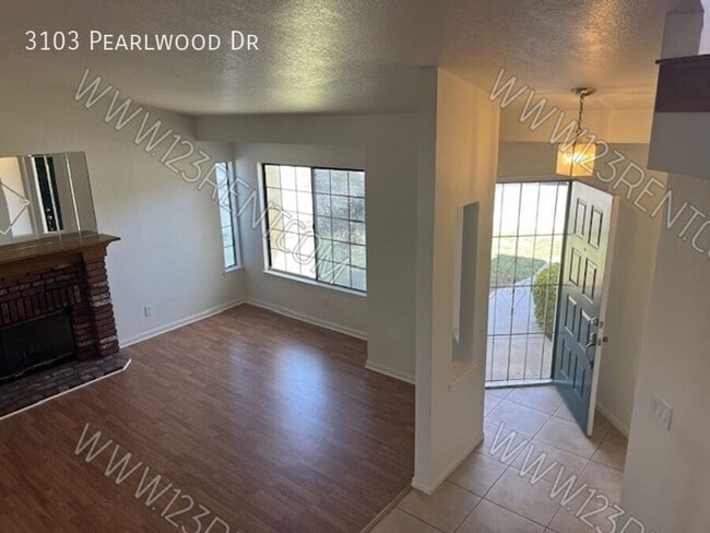 Building Photo - 3103 Pearlwood Dr