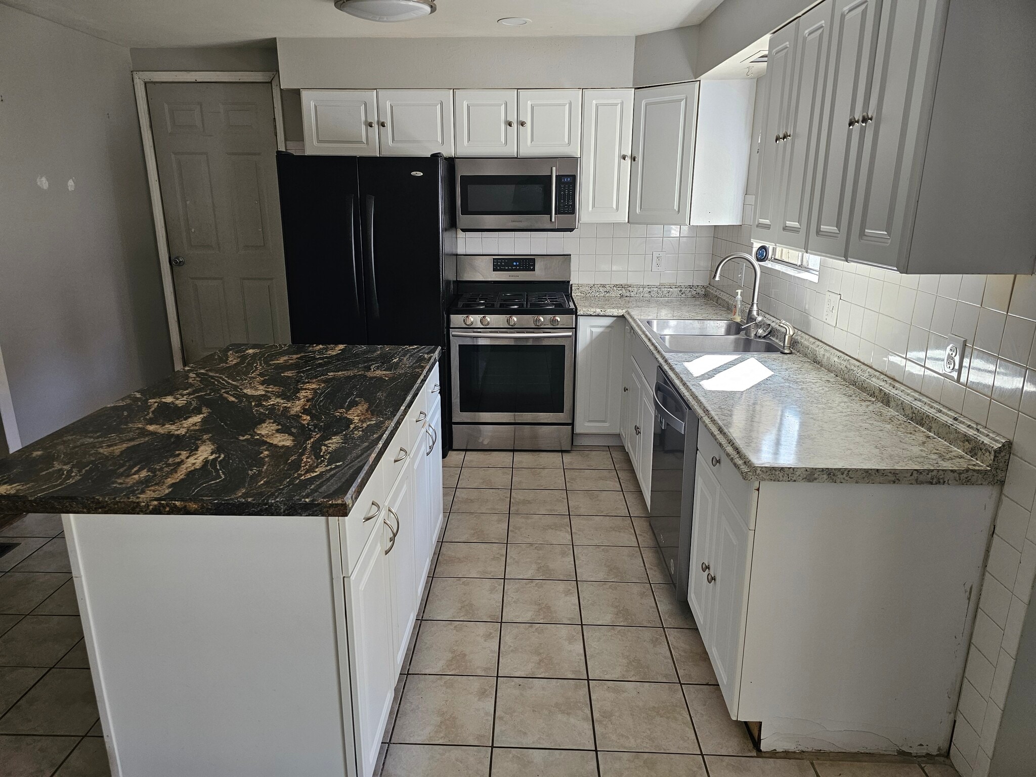 Building Photo - 3636 Reavis Barracks Rd