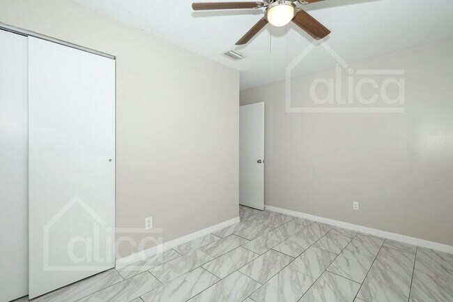 Building Photo - 1010 Vigo Ave